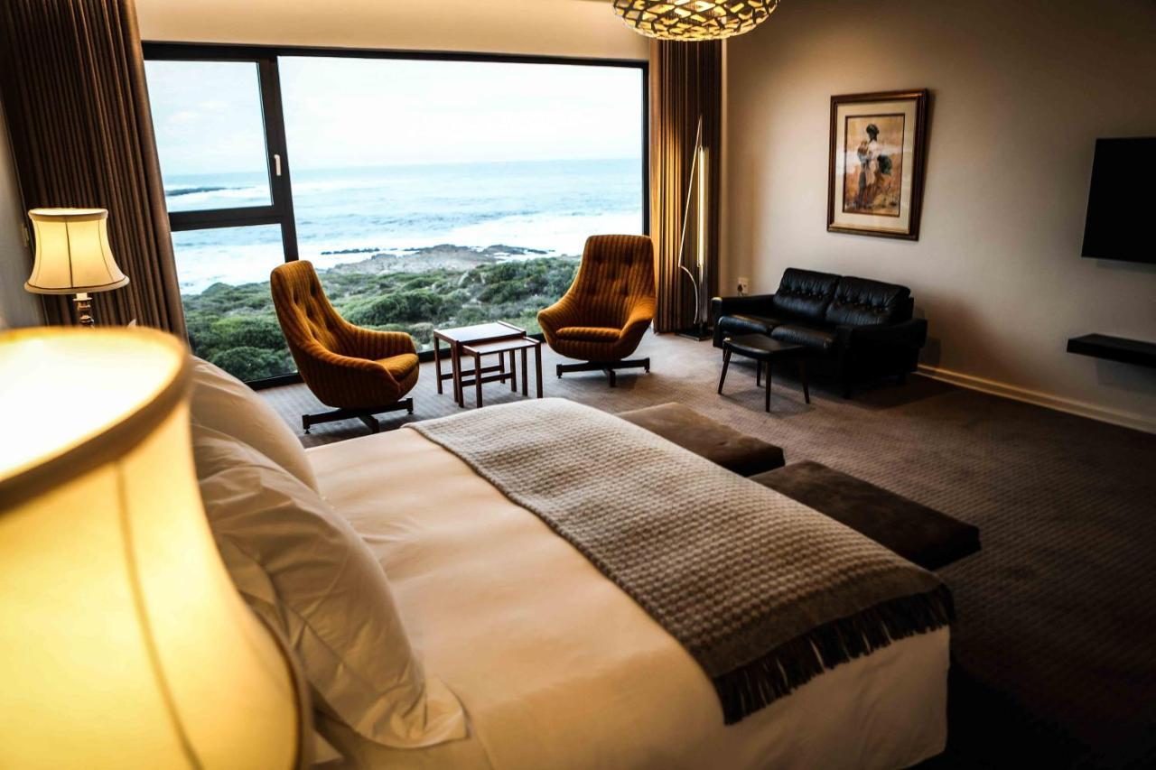 Schulphoek Seafront House Германус Екстер'єр фото A room at the Bay of Agulhas